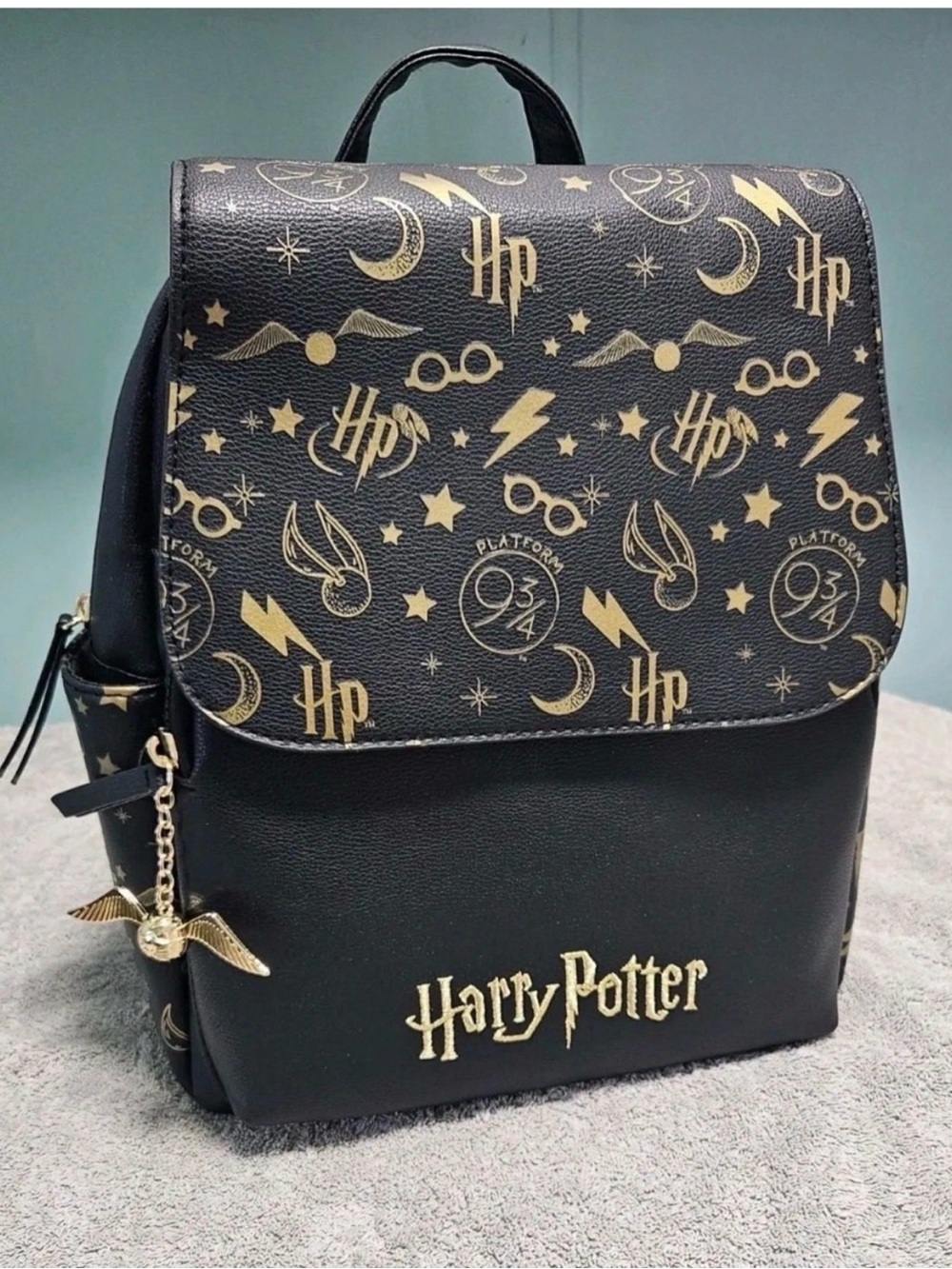 Harry Potter Black & Gold Backpack - Iconic Wizarding Print